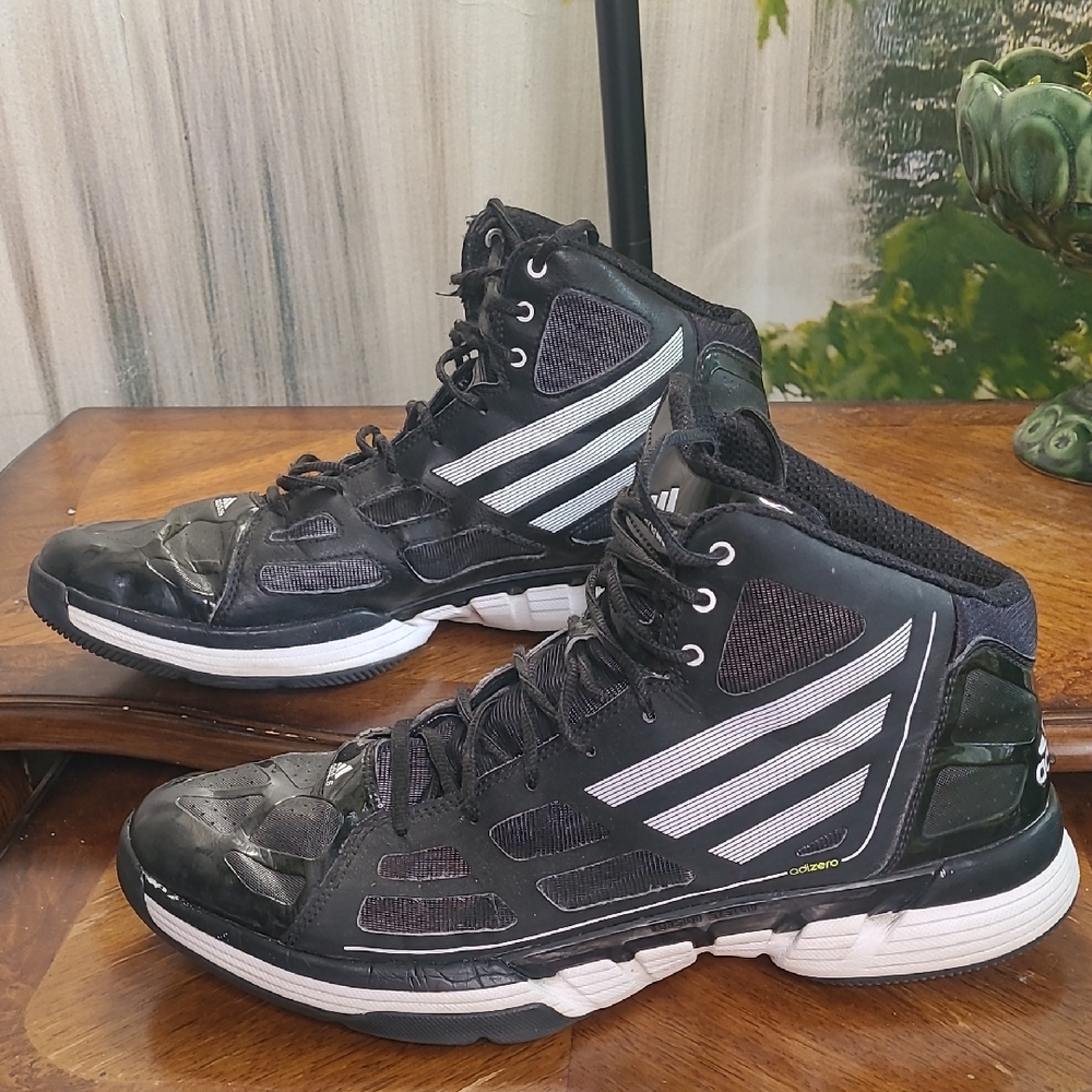 Adidas Mens 11.5 Black and White Athletic High Top Lightweight Sneakers